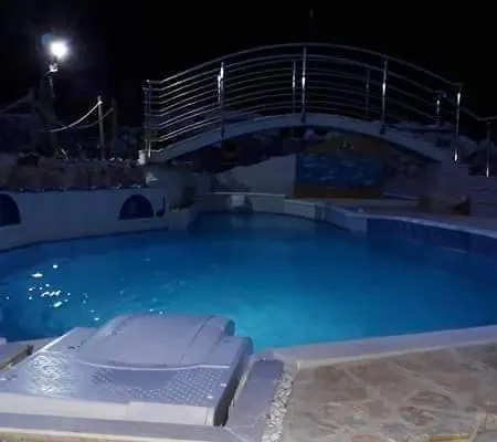 Lazustina Paradise & The Mermaid Holiday home *