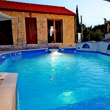 Lazustina Paradise & The Mermaid Holiday home *