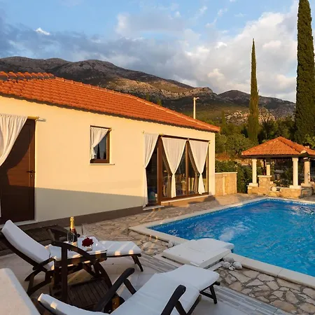 Holiday home Lazustina Paradise
