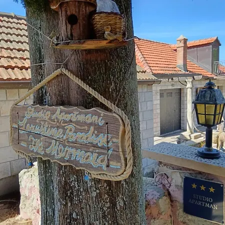 Lazustina Paradise & The Mermaid