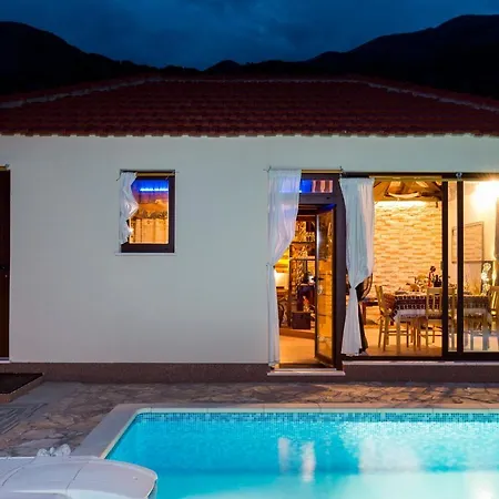 Lazustina Paradise Holiday home *