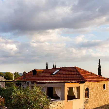 Lazustina Paradise Holiday home *