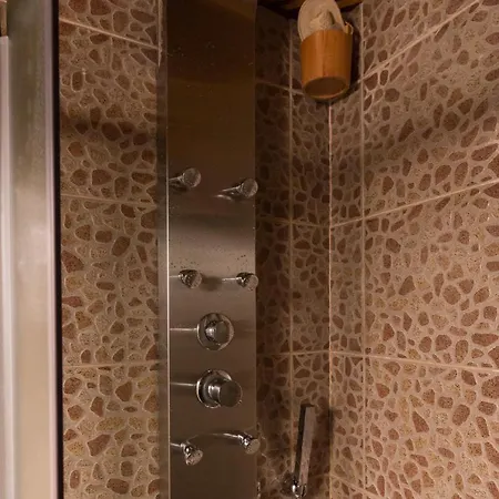 Lazustina Paradise & The Mermaid Mihanici