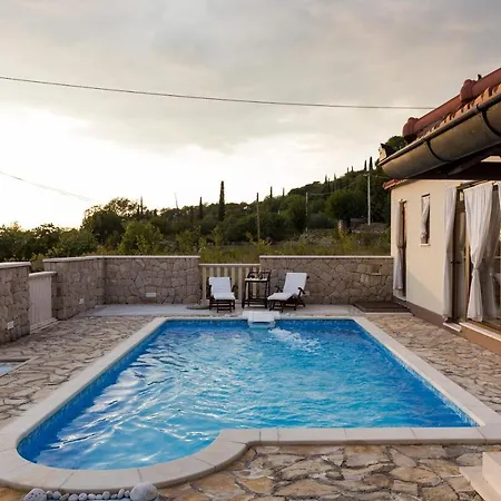 Lazustina Paradise Mihanici