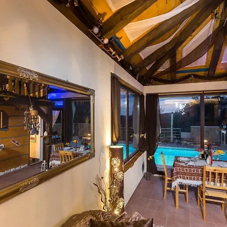 Lazustina Paradise & The Mermaid Mihanici