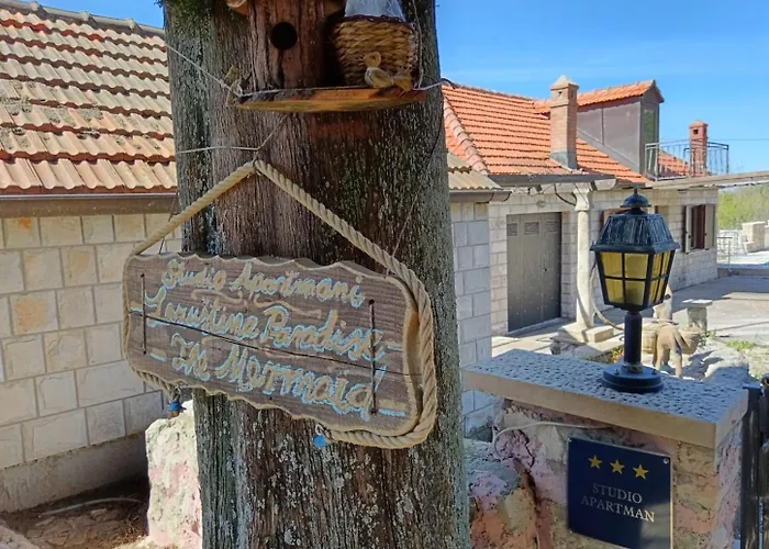 Lazustina Paradise & The Mermaid