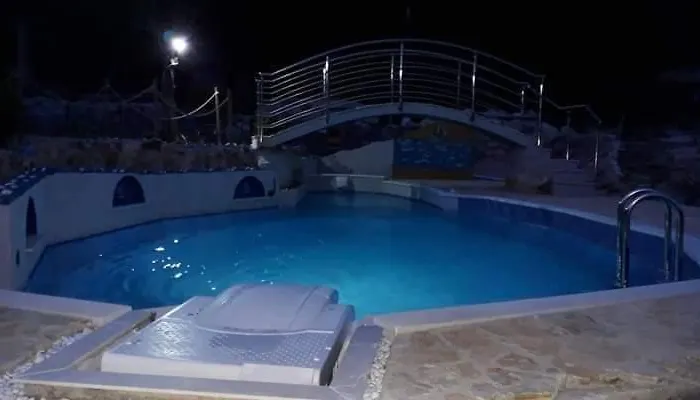 Lazustina Paradise & The Mermaid Vikendica *