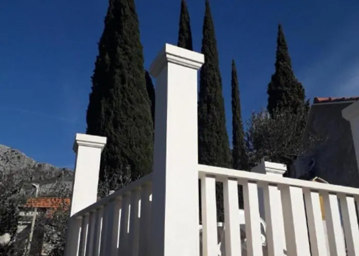 Lazustina Paradise & The Mermaid Vikendica