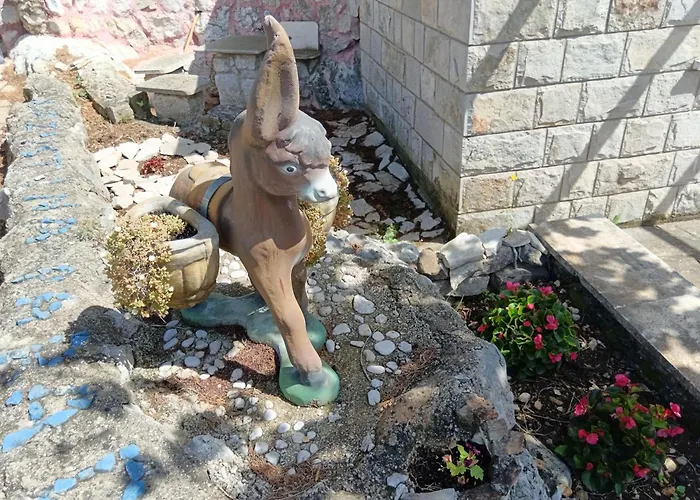 Lazustina Paradise & The Mermaid Vikendica *