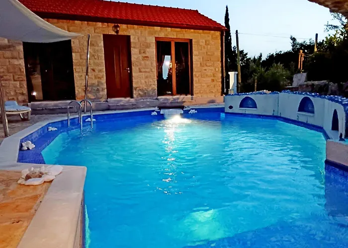 Lazustina Paradise & The Mermaid Vikendica *