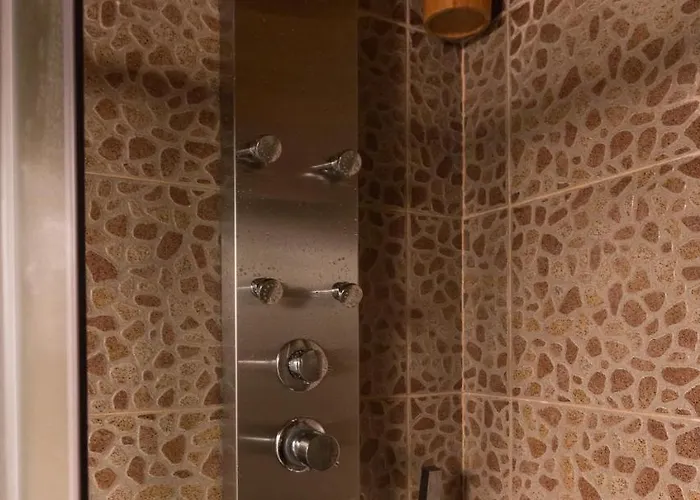 Lazustina Paradise & The Mermaid Mihanici