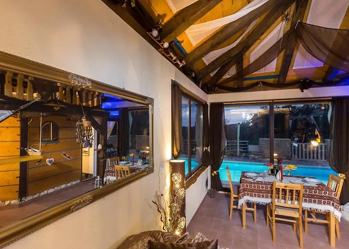 Lazustina Paradise & The Mermaid Mihanici